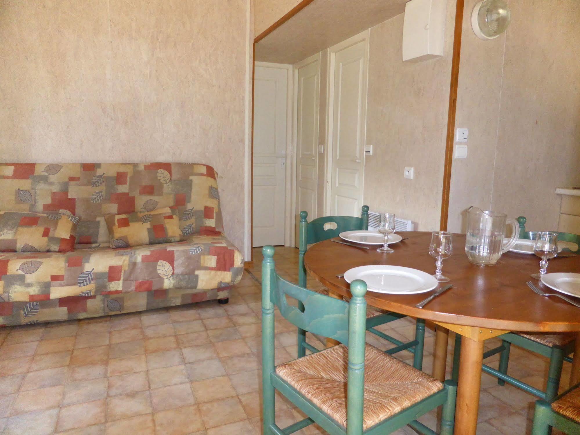 Camping L'Ecureuil - Mont-Blanc Village Domancy Exterior foto