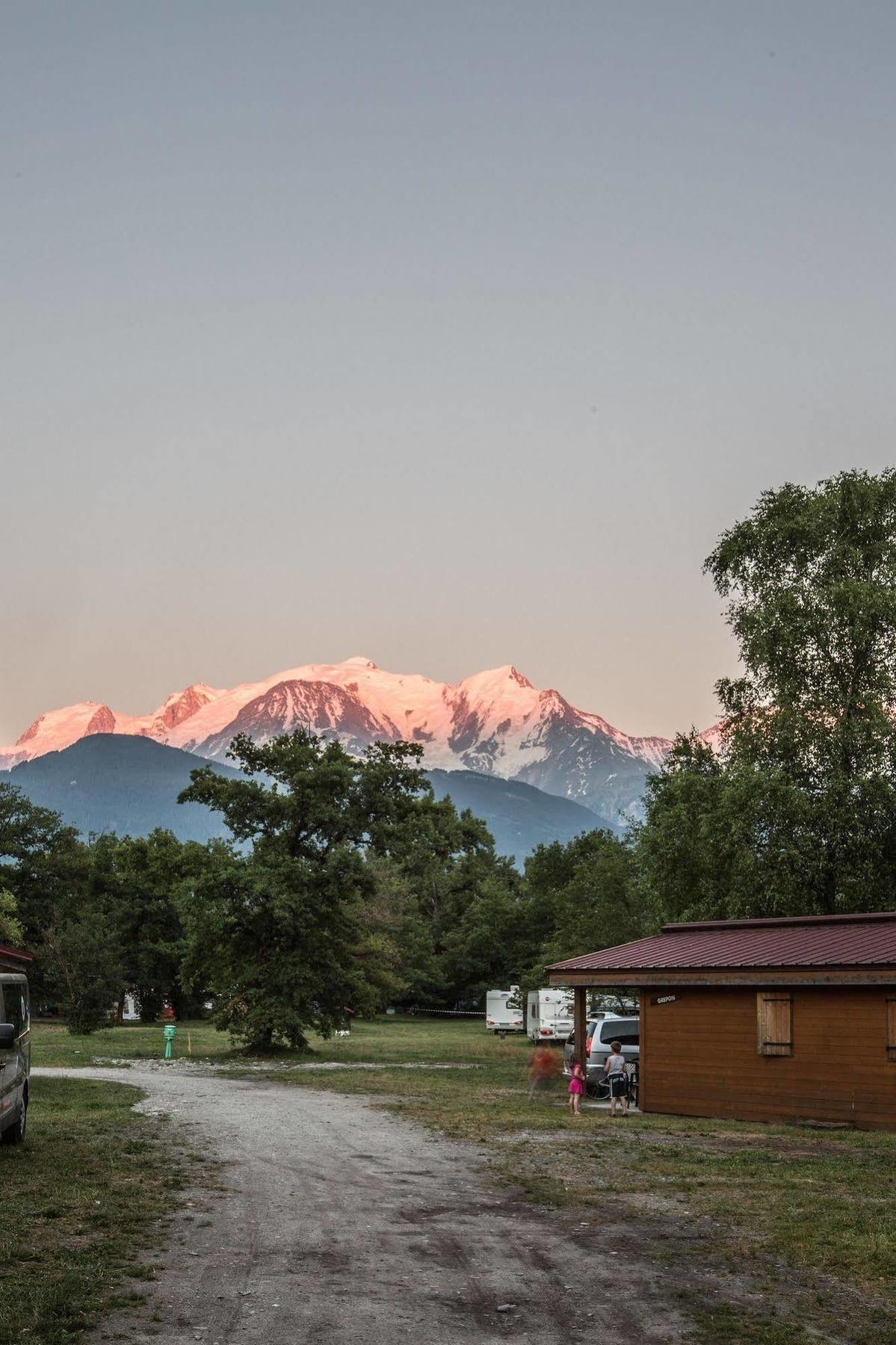 Camping L'Ecureuil - Mont-Blanc Village Domancy Exterior foto